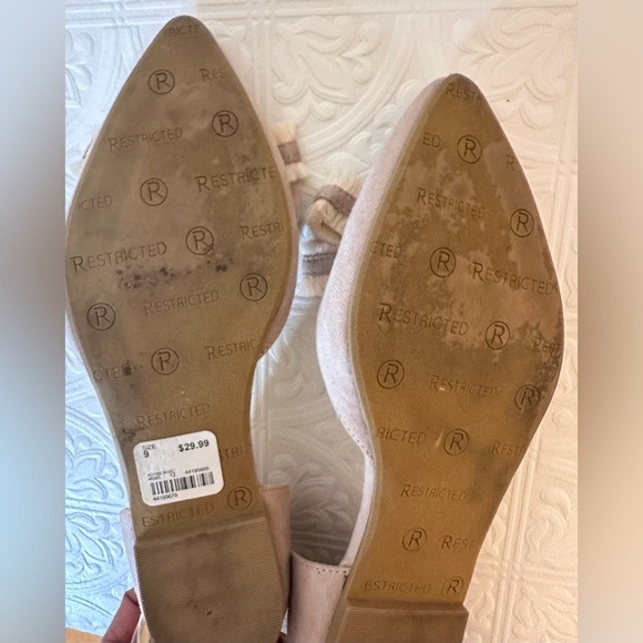 Restricted Nude/Blush Pointed Toe Flats with Two Toned Bow Detail Women’s Sz 9 - Picture 4 of 9